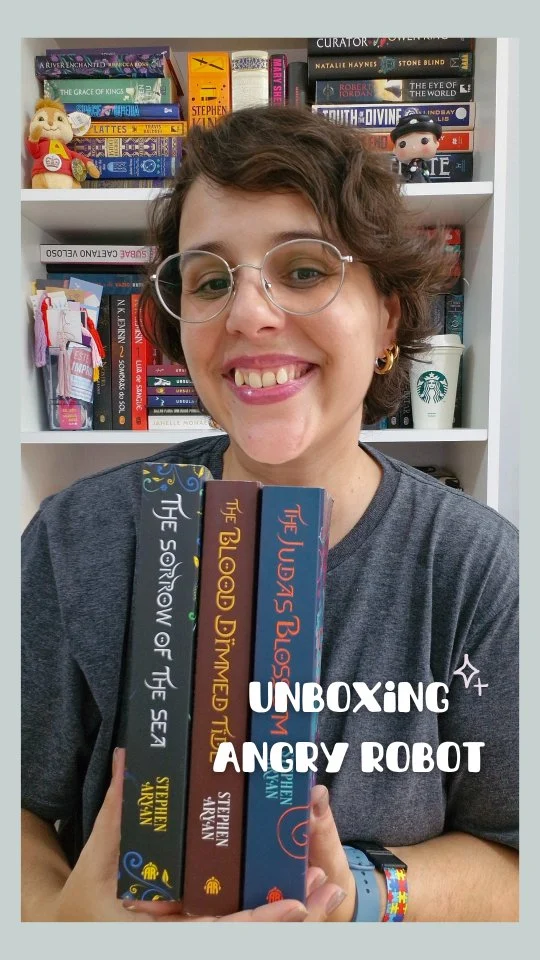 Gente, eu tô passada até agora que eu recebi não só um, mas DOIS livros da editora Angry Robot que, com isso, deixou a minha estante com a trilogia The Nightingale and the falcon completa !
Morri, mas passo bem !!

Aguarde que vem resenha do último livro da série, The Sorrow of the sea, aqui no perfil no fim do mês, claro !

Thank you so much @angryrobotbooks  for sending me not only one, but TWO of the books on The Nightingale and the falcon trilogy. Really excited to see how the story unfolds this time - expecting  great things from @stephenaryan_writer

#angryrobotbooks #bookunboxing 
#thesorrowofthesea
